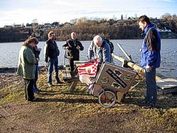 Lustige Kohlfahrer an der Glomma