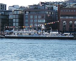 Lekter'n &mdash; hier kostet der halbe Liter Ringnes fast 9, die Flasche Beck's fast 11 Euro