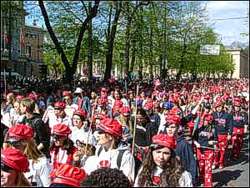 Abiturienten im 17.-Mai-Umzug